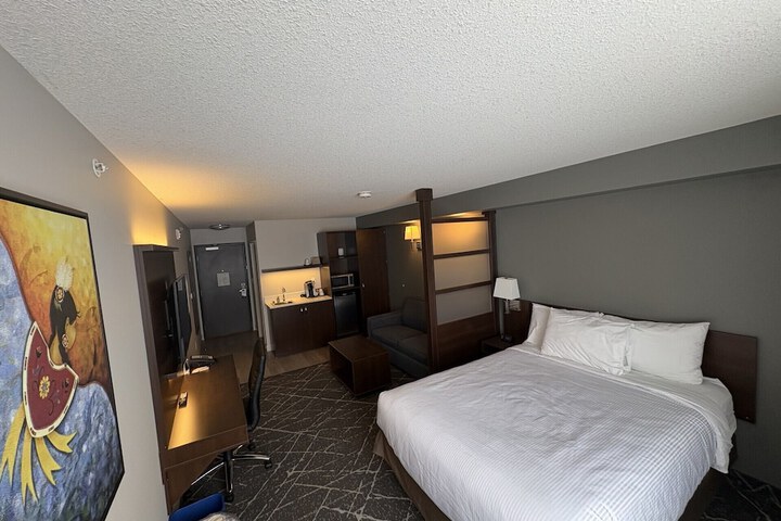 Room 15 of 36