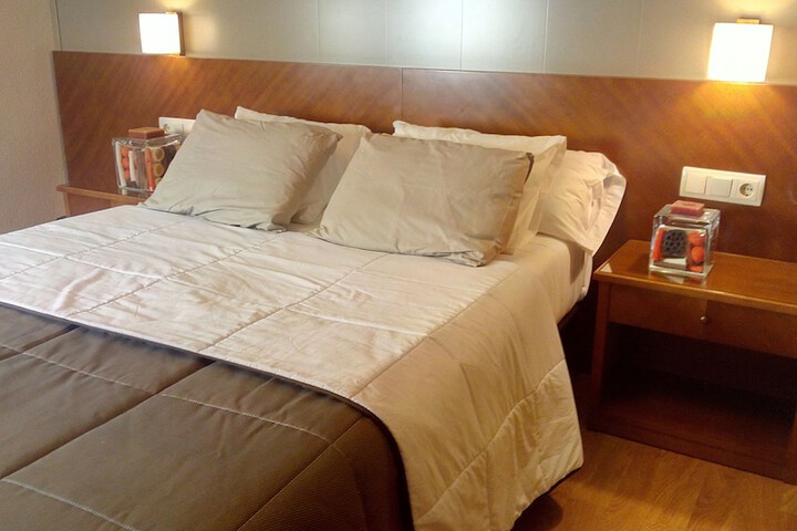 Room 11 of 32