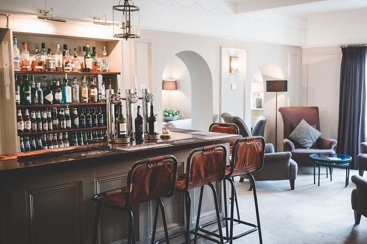 Lounge 101 of 106