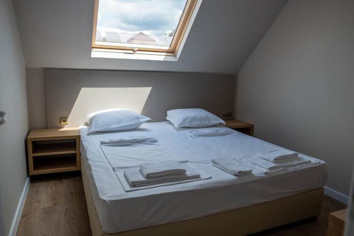 Room 10 of 51