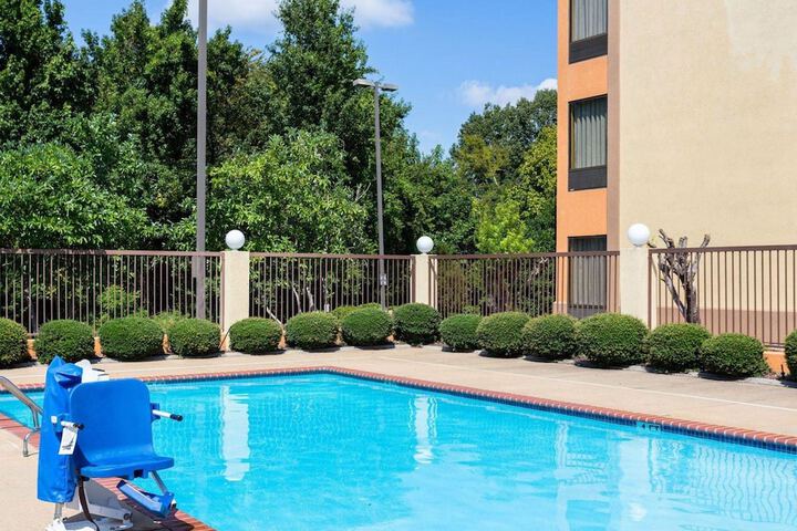 Pool 12 of 18