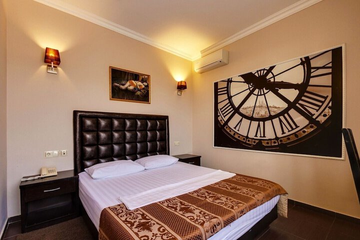 Room 8 of 20