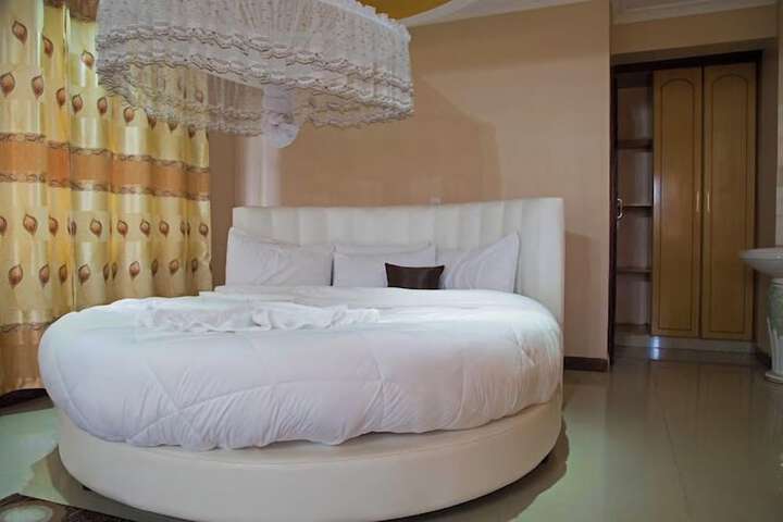 Room 12 of 68