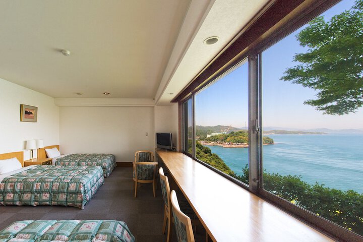 Room 3 of 25