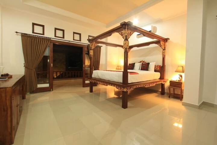 Room 4 of 213
