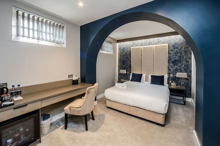 Room 10 of 61