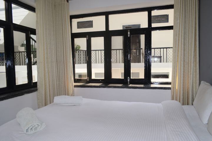Room 11 of 37