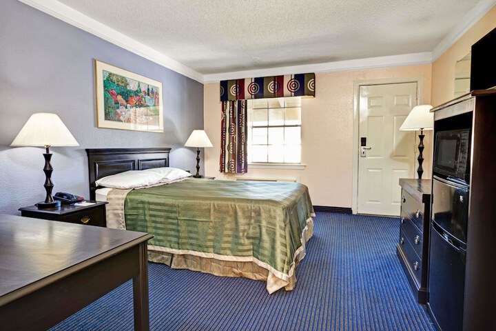 1 Double Bed (1 of 8)