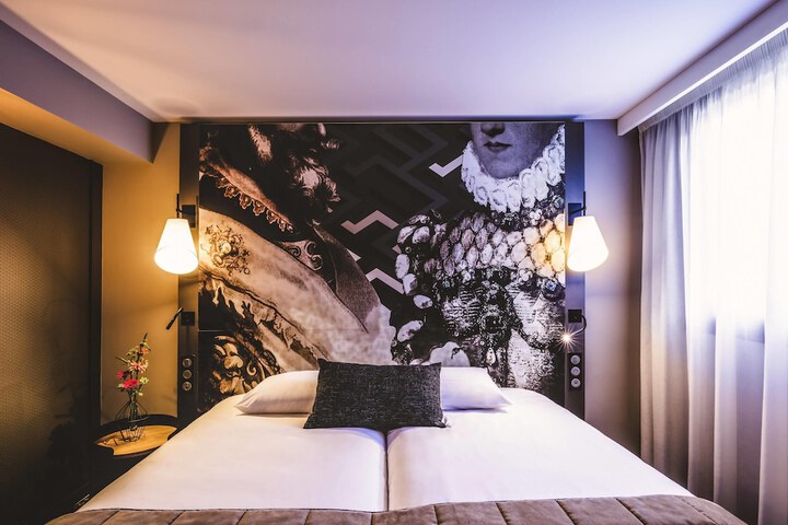 Room 8 of 36
