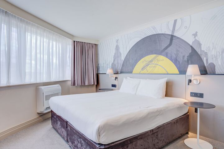 Room 34 of 122