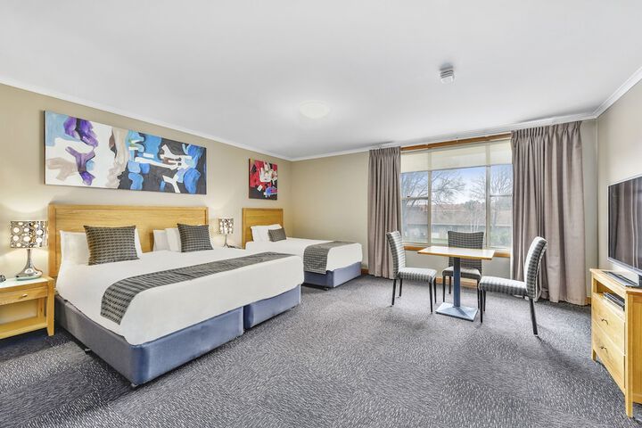 Room 8 of 33