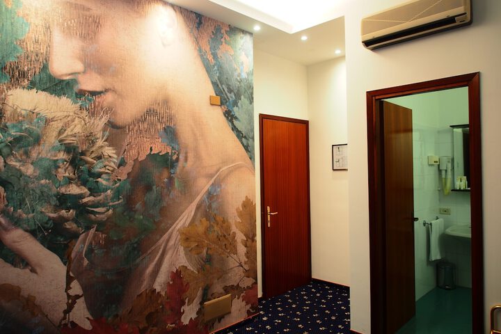 Room 32 of 54