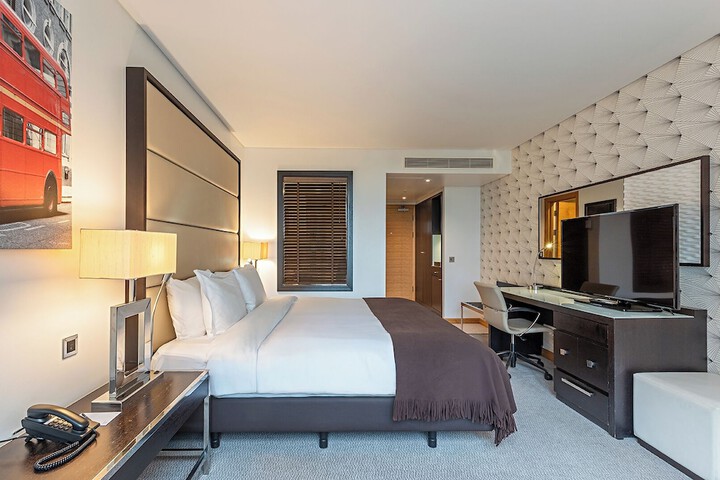 Room 15 of 82