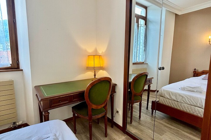 Room 12 of 33