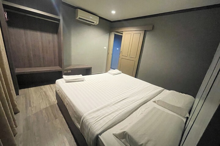 Room 12 of 50