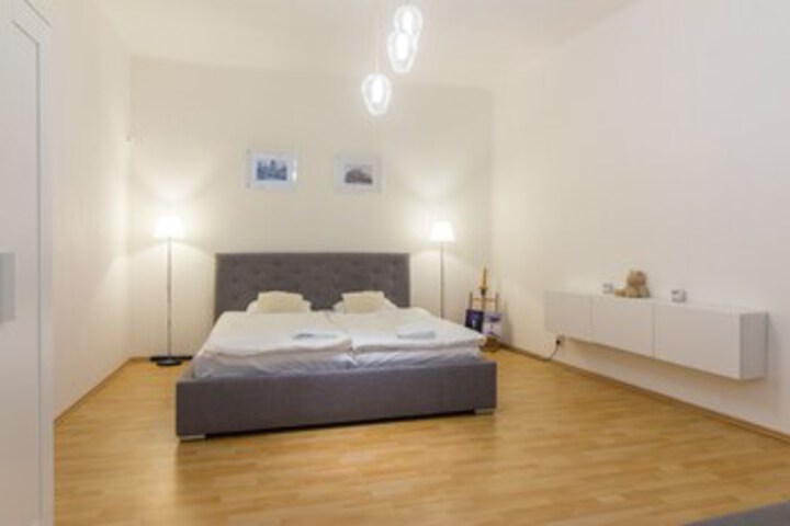 Prague City Apt on WenceslasSquare for 6