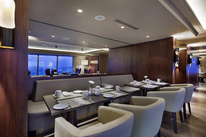 Lounge 194 of 243