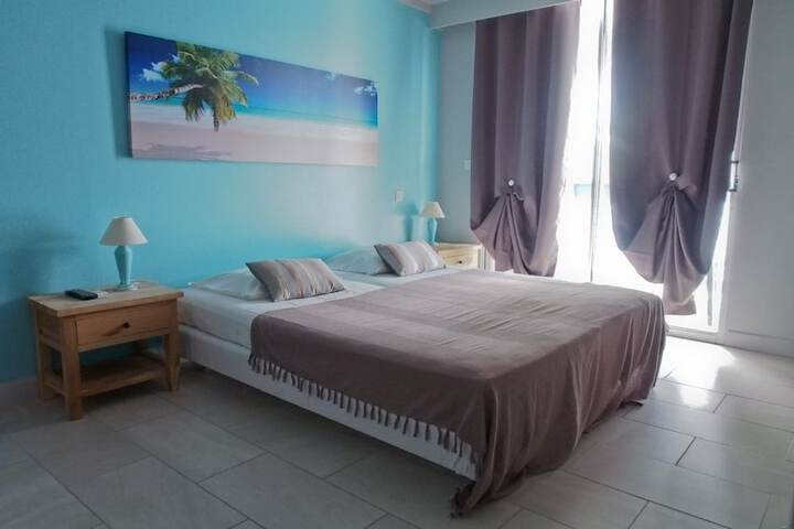 Room 8 of 93