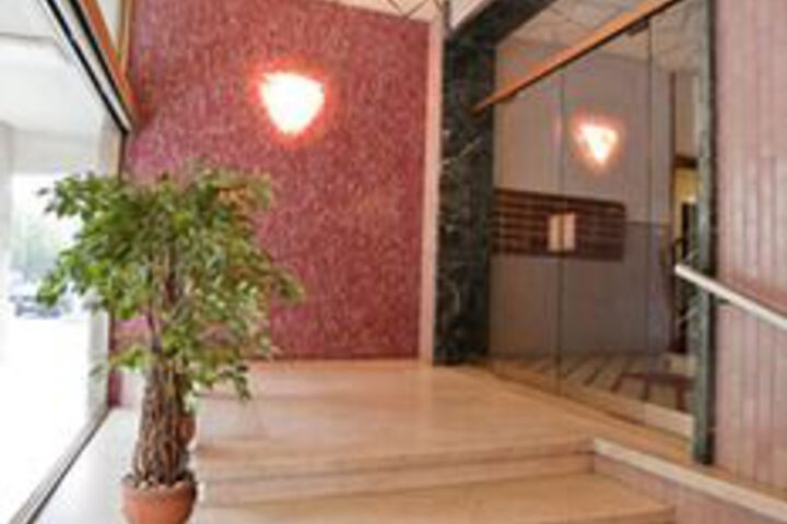 Hotel 6 of 12