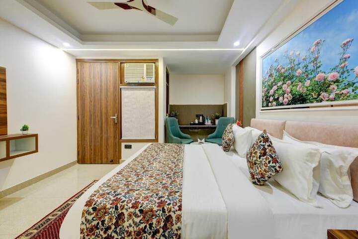 Room 12 of 23