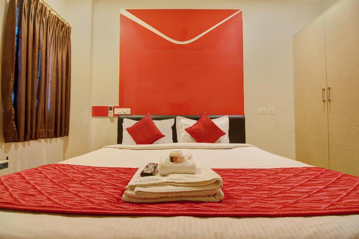 Room 4 of 18