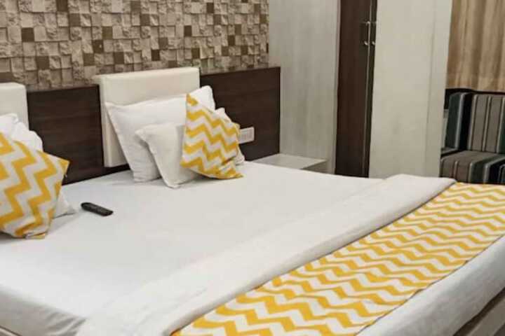 Room 18 of 25
