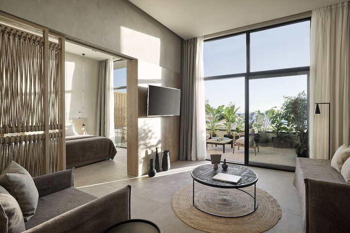 Room 15 of 105