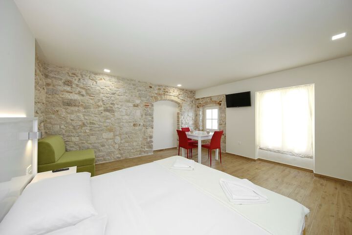 Room 8 of 39