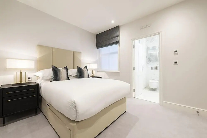 Luxury Three Bedroom Flat 121 Lower Ground Floor