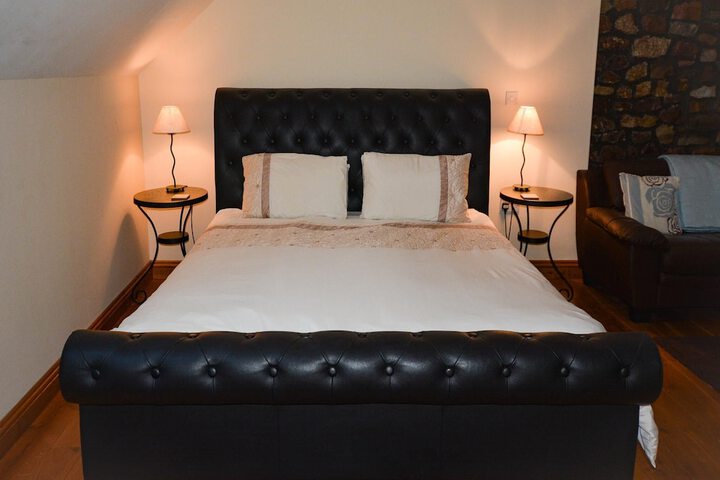 Room 8 of 9