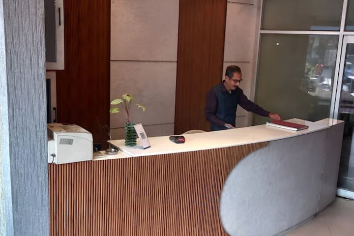 Hotel Parbati International