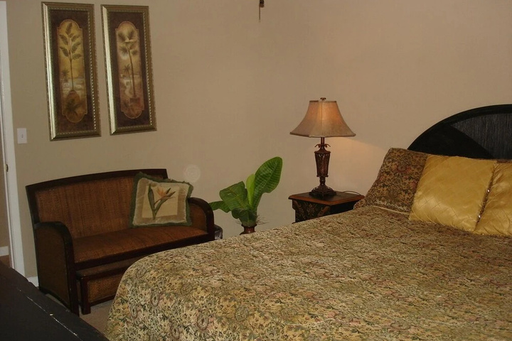Room 5 of 16
