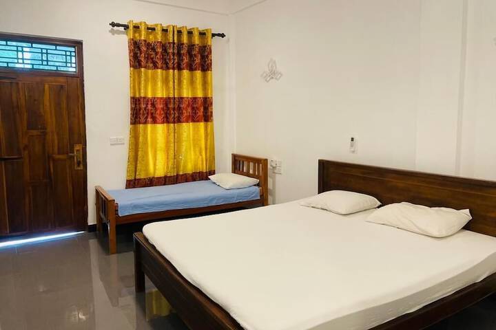 Room 9 of 34