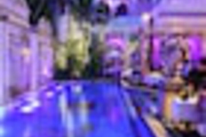 Indoor/outdoor pool