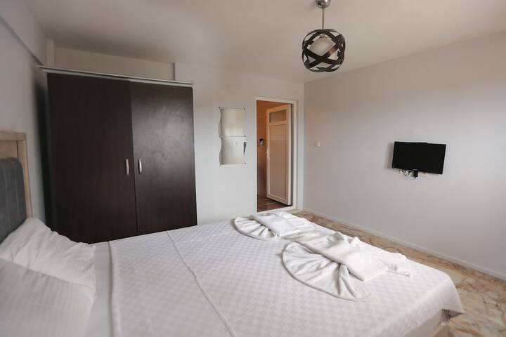 Room 11 of 34