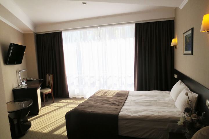 Room 19 of 90