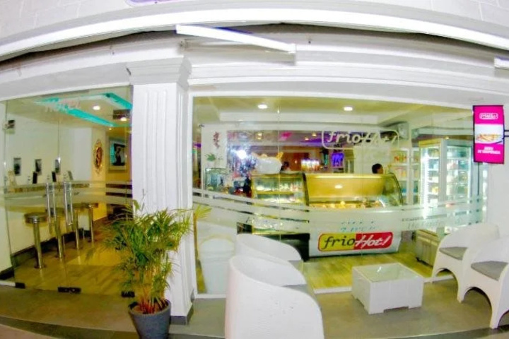 Exterior of Frio Hot Boca Chica
