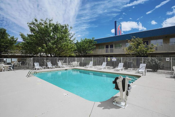 Pool Hotel