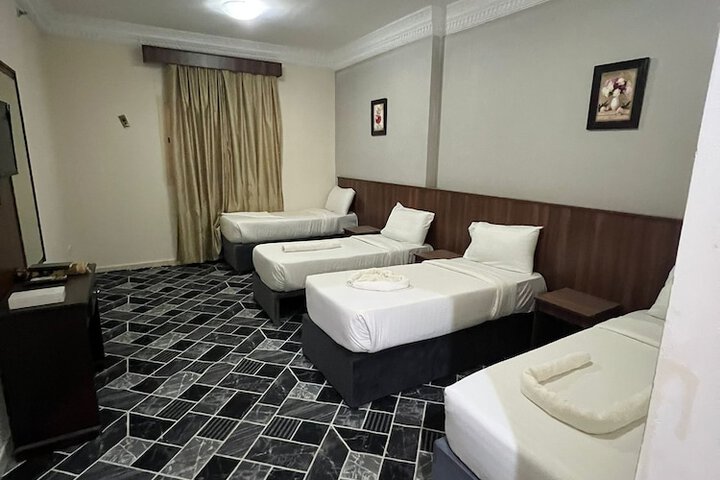 Room 5 of 32