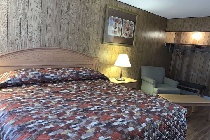 Room 6 of 63
