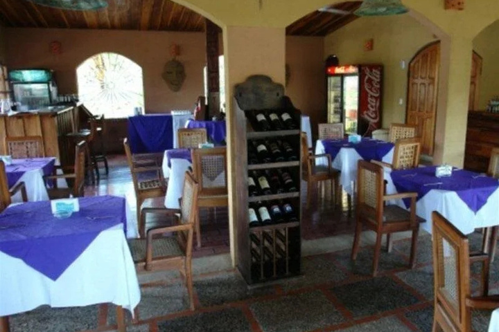 Dining 3 of 10
