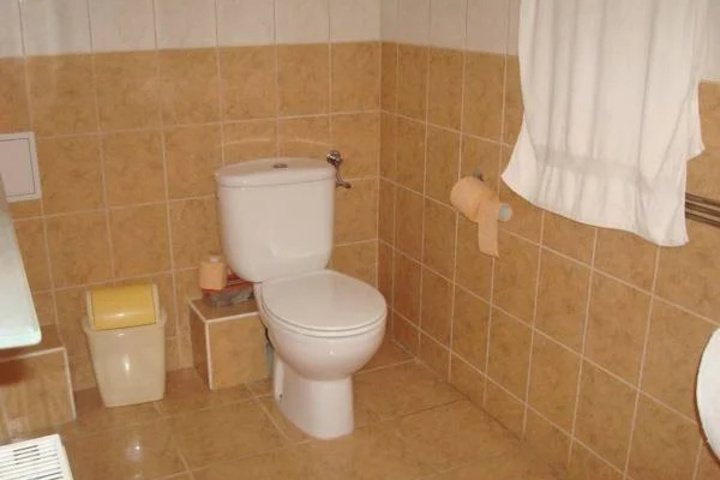 Room 7 of 18