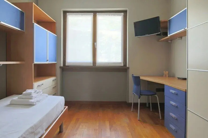 Room 5 of 14