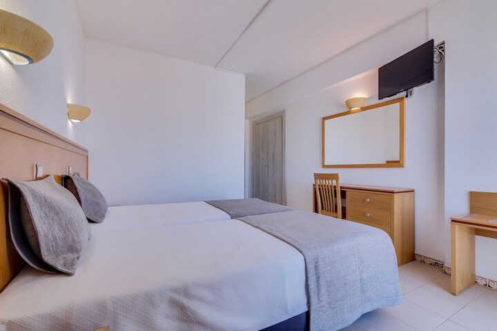Room 14 of 37
