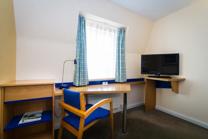 Room 2 of 63