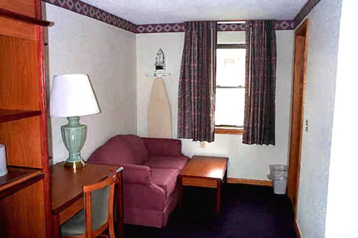 Room 8 of 11