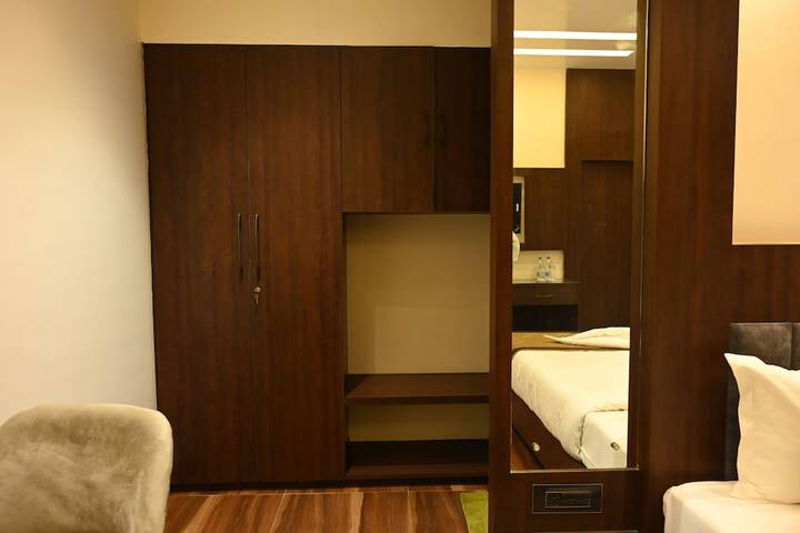 Room 16 of 35