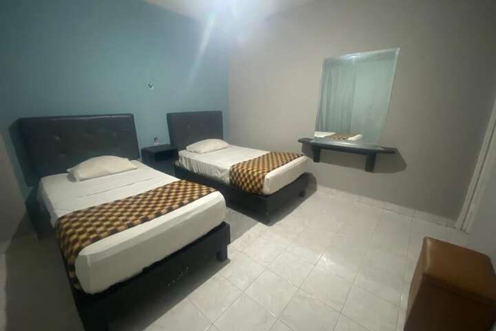 Room 9 of 12