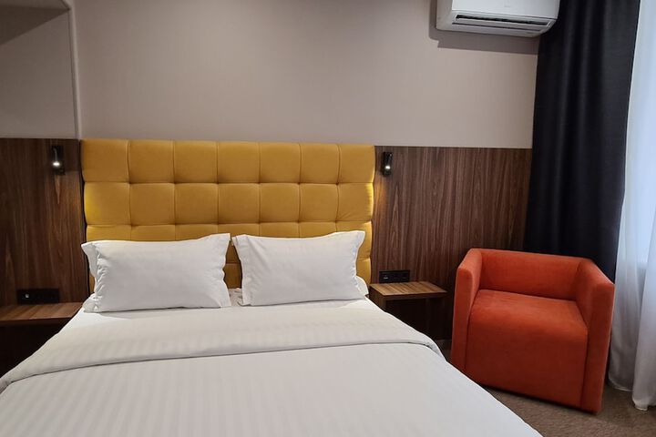 Room 11 of 37