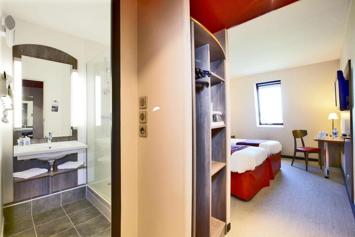 Room 60 of 145